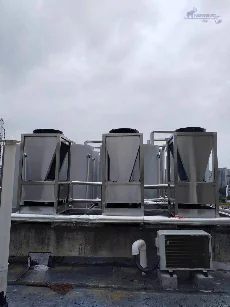 马鞍山全季酒店（马鞍山东站店），屋顶平台上的三组热水机组